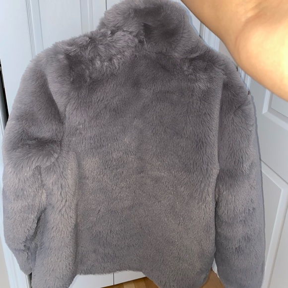 MISGUIDED GREY FAUX FUR JACKET - Picture 2 of 3